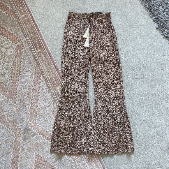 Olivaceous Animal Print 2 Piece Set, Cropped Top and Wide Leg Pants. Size S - Picture 4 of 6